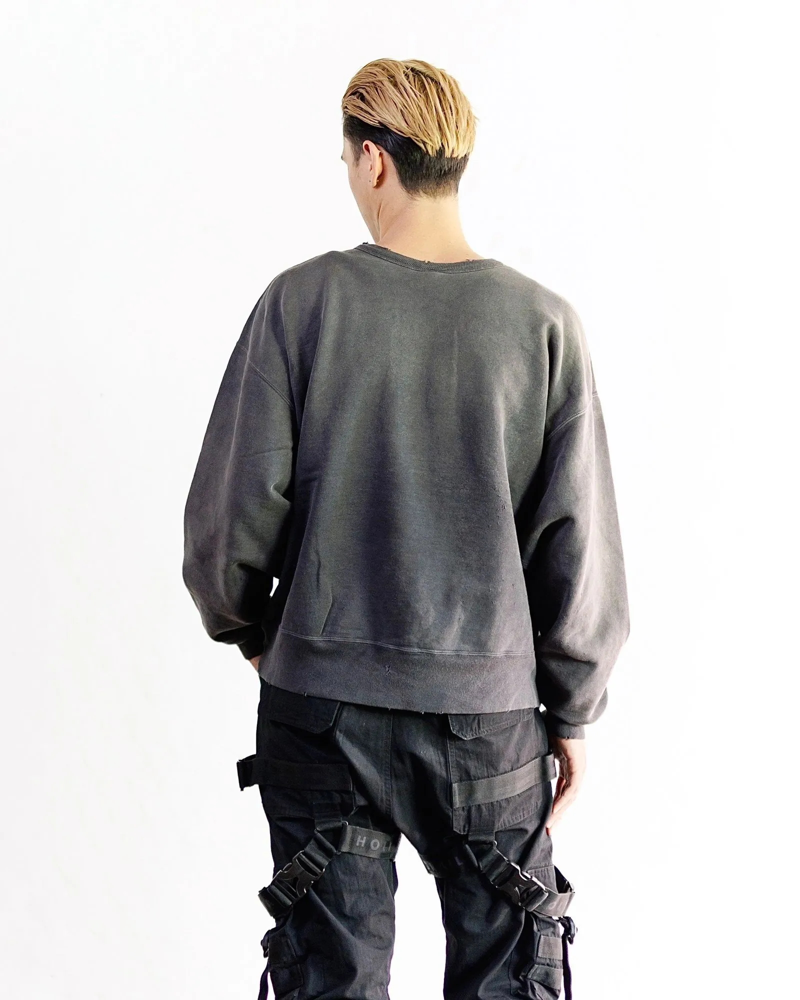 SAINT M×××××× BONE SAINT CREW SWT/BLK Bone SAINT destruction sweatshirt, washed black S-XL Assute dyeing, genuine whole garment sprayed with horse-hair fading process, collar/cuffs frayed in many places, front and rear panels/sleeves super complex fraying, heavy washing and water distressing, correct fruit mark/angel mark